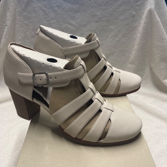 Clarks - Picture 4 of 10